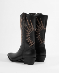 Kowbojki damskie ze skóry naturalnej, czarne kozaki na obcasie z haftem