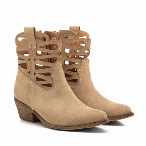 Beżowe botki na niskim obcasie