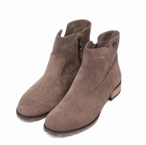 botki na płaskiej podeszwie w kolorze brązowym