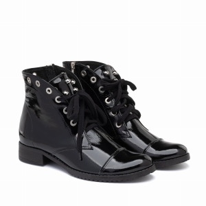 lakierowane botki ze sznurówkami