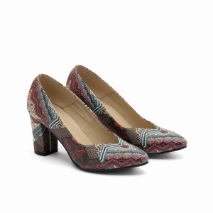 Czółenka w asymetryczne wzory