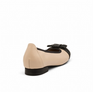 Beżowe baleriny z czarnym noskiem i kokardą