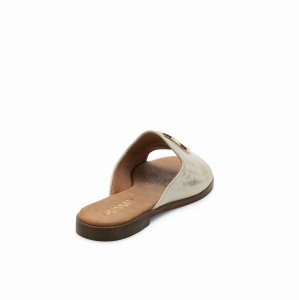 klapki damskie z ozdobą