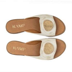 skórzane klapki na płaskiej podeszwie