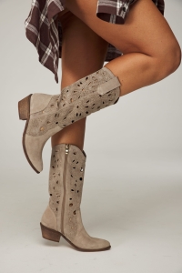 kozaki z ażurem na wiosnę i lato na stabilnym obcasie