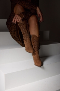 Ażurowe kozaki na wysokim obcasie