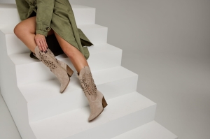 Kozaki zapinane na zamek na obcasie