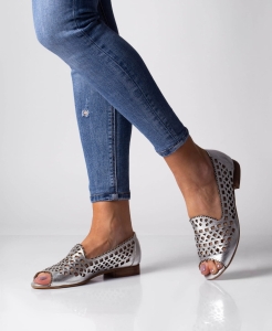 Srebrne ażurowe sandały damskie