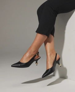 Skórzane szpilki z eleganckim obcasem