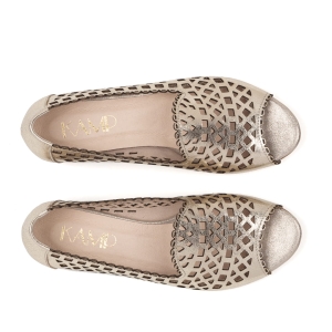 Złote ażurowe sandały z wycięciem na palce